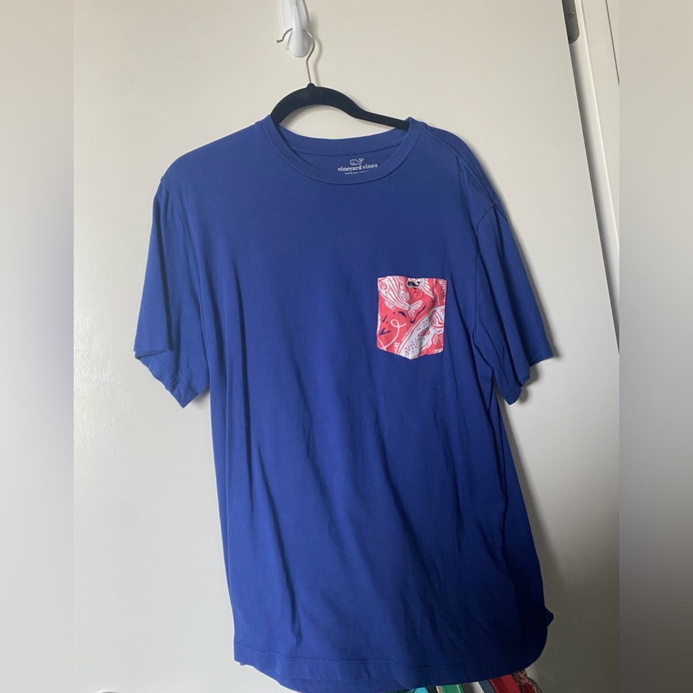 vineyard vines t-shirt